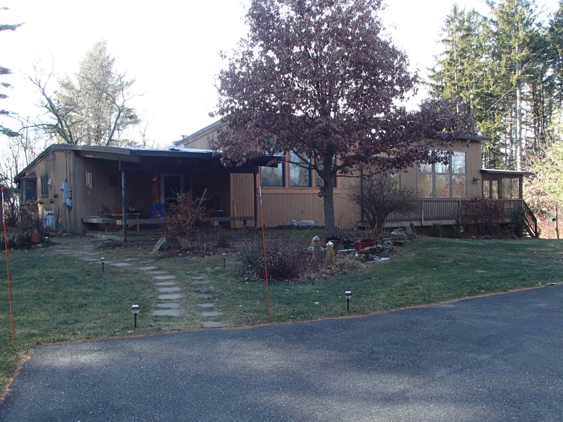 Building photograph for 142 SECOND HILL RD